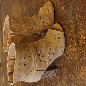 Torrid size 8 peep toe booties